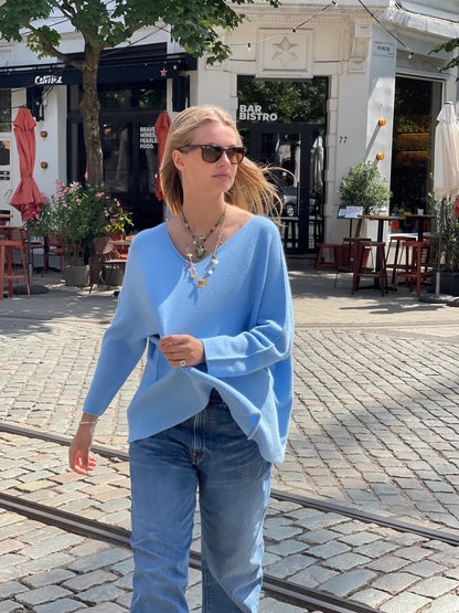Laura Pullover V-Neck
